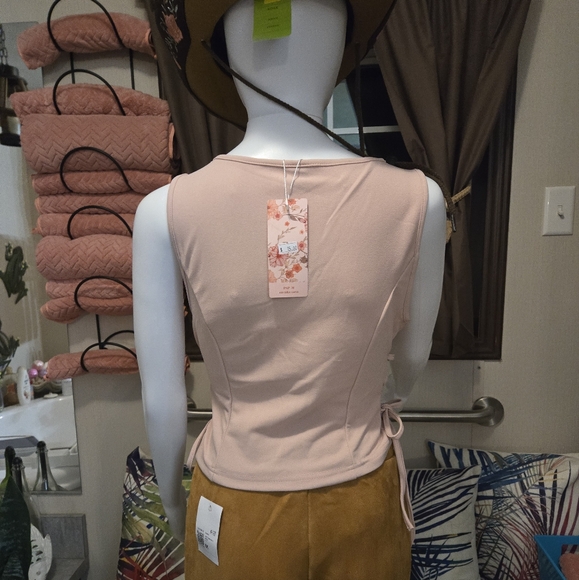 New!  Women's Lace Up Buckled Vest - Picture 5 of 7